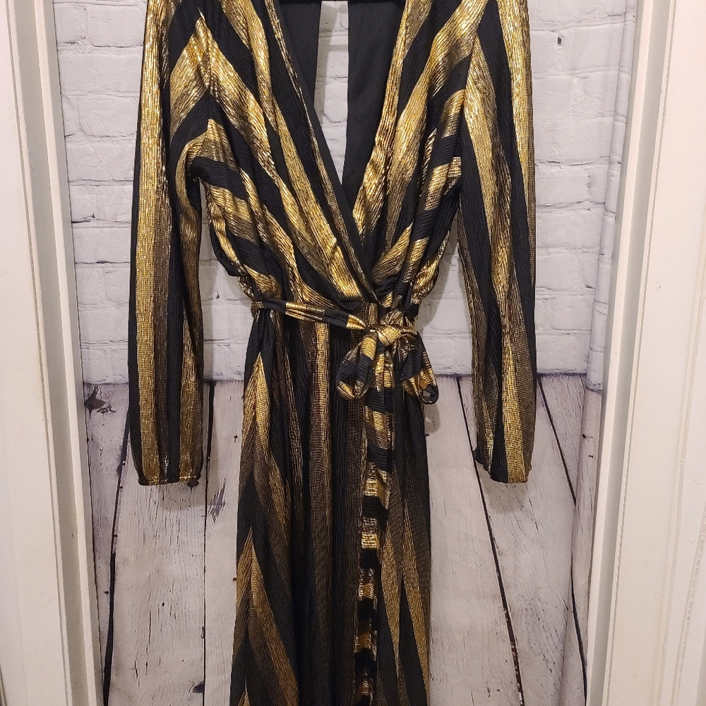 Flounce London Plus US 16 Black and Gold
